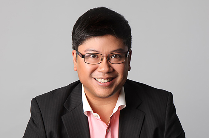 Gerard Salonga conducts the ABS-CBN Philharmonic Orchestra