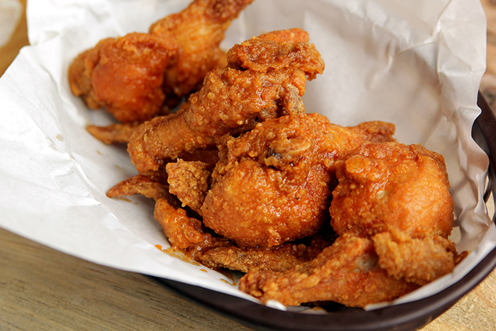 Buffalo Wings for P100 at Brooklyn’s New York Pizza!