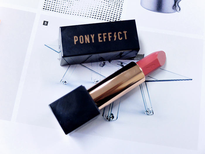 Pony Effect Outfit Velvet Lipstick
