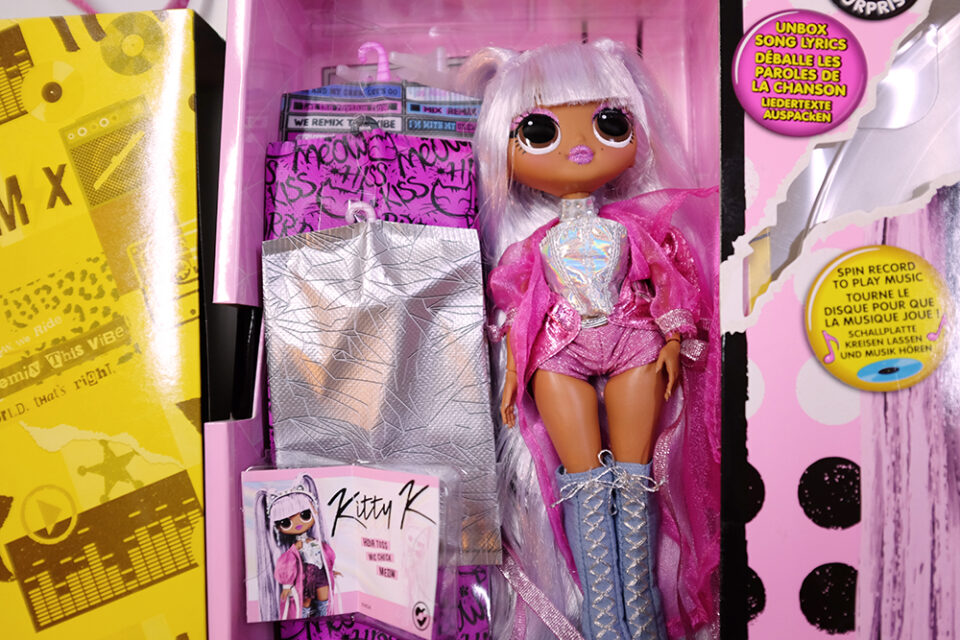 Unboxing Kitty K from LOL Surprise OMG ReMix – Carizza Chua